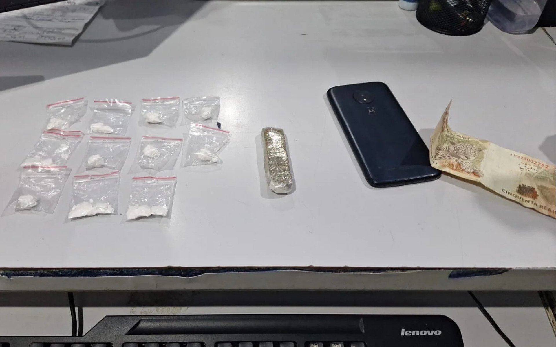 Cocaína embalada para venda e maconha apreendidas | abc+