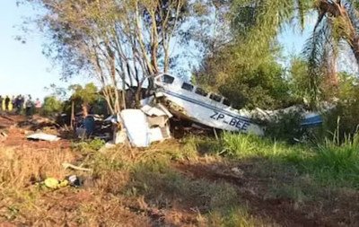 Avião com R$ 15 milhões em espécie cai no Paraguai e moradores saqueiam dinheiro
