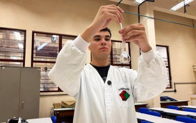Estudante da Liberato transforma resíduo em tecnologia com potencial contra o câncer