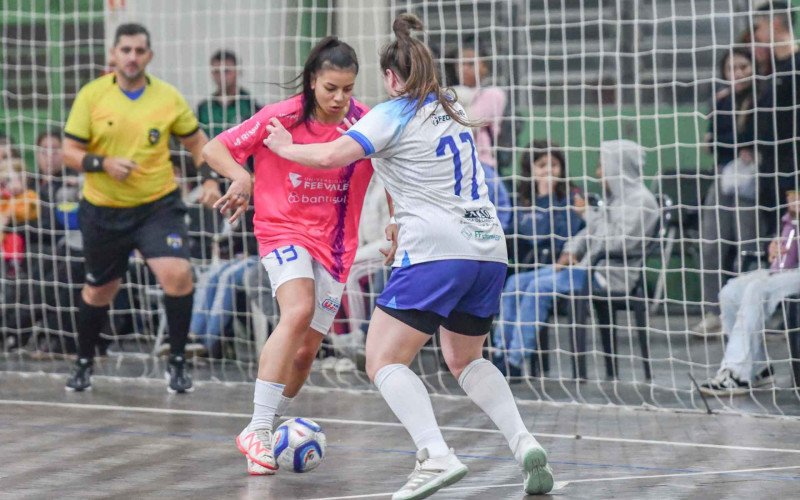 Equipe feminina da UJR/Feevale/Vero disputará o Aberto de Estância Velha de Futsal  | abc+