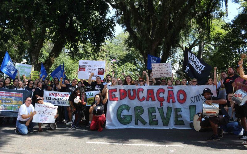 Professores municipal entram em greve em Canoas | abc+