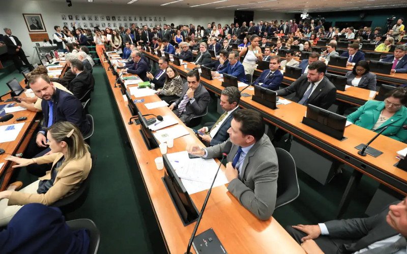 CCJ da Câmara retoma análise do fim da escala 6x1 nesta quarta | abc+