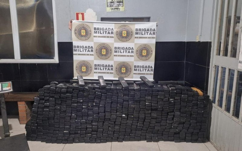 420 quilos de maconha foram apreendidos no bairro Arroio da Manteiga, em São Leopoldo
