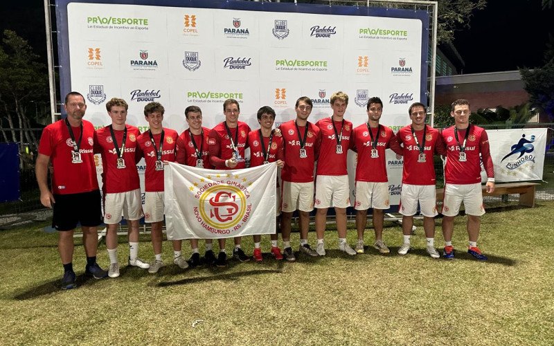 Equipe adulta masculina foi campeã