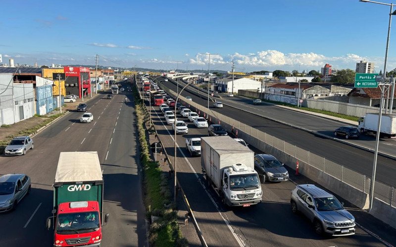 Sentido São Leopoldo/Novo Hamburgo é o que registra o engarrafamento