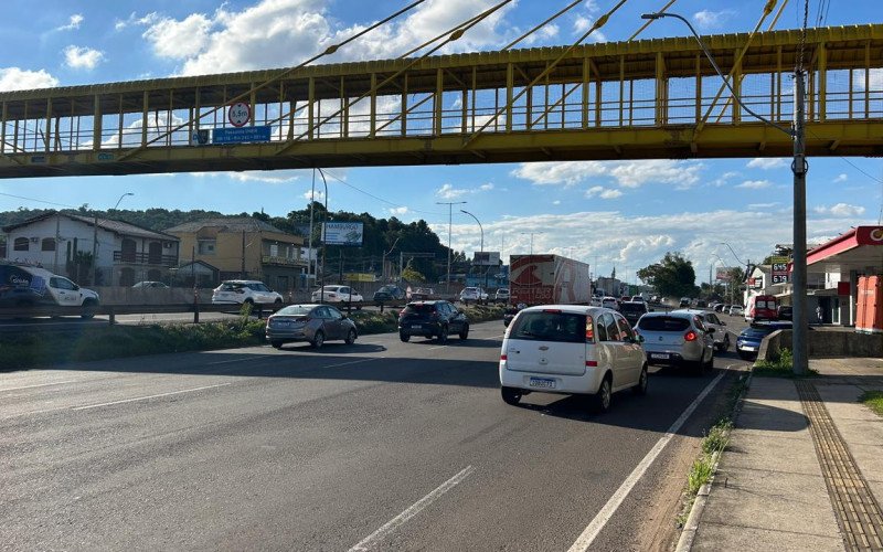 Congestionamento se intensifica próximo à Passarela Dner