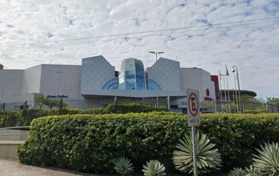 Criminosos rendem funcionários de joalheria em shopping de Porto Alegre, roubam peças de ouro e fogem a pé
