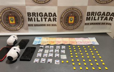 Trio é preso por tráfico de drogas próximo à instituição de ensino