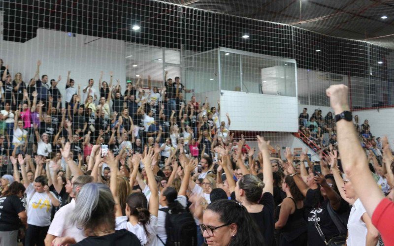 Professores votaram pela não aceitação da proposta apresentada pela Prefeitura de Canoas  | abc+