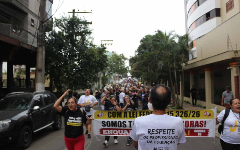 Após a assembleia, foi feita uma caminhada até a Prefeitura de Canoas | abc+