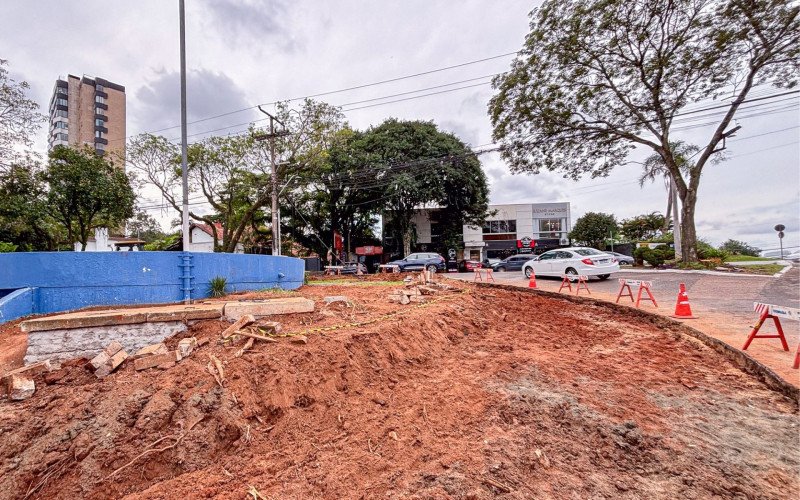Obras alteram trânsito em rótula de Novo Hamburgo e exigem atenção de motoristas