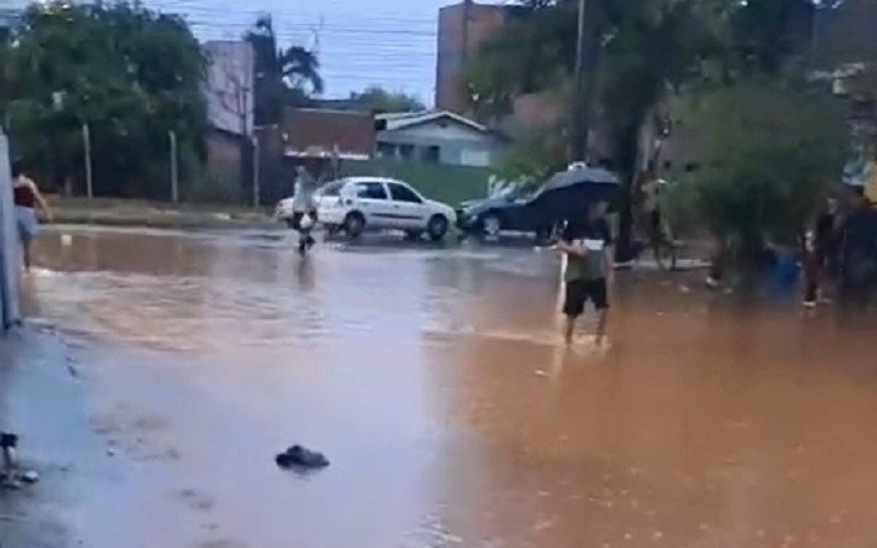 A Rua Guaíba não tinha problemas de alagamentos até a enchente, mas depois disso, essa passou a ser uma realidade enfrentada pelos moradores