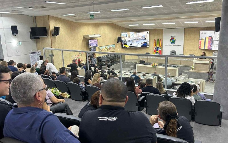 Público presente foi formado por familiares, amigos e colegas de profissão dos educadores homenageados | abc+