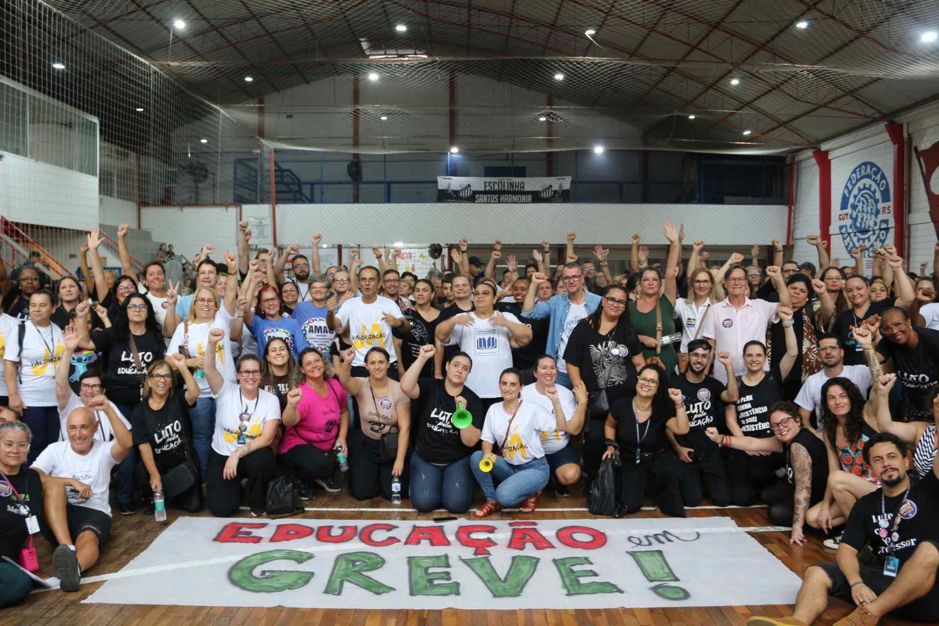 Professores fazem nova assembleia nesta segunda-feira em Canoas