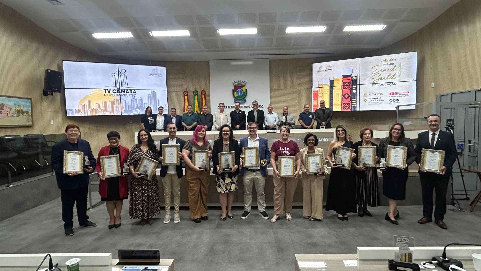 C&acirc;mara de Vereadores entrega pr&ecirc;mio &agrave; educadores de Novo Hamburgo