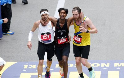 "Decisão de segundos": Brasileiro vira manchete por ato de empatia em maratona; veja vídeo