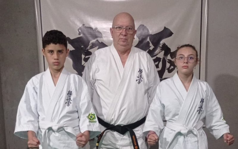 Arthur Amaral, o sensei Luiz Rocha e Alana Azevedo | abc+