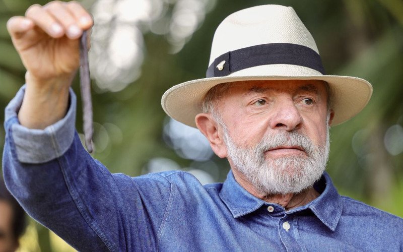 Lula vai a SP para tirar excesso de pele na cabeça e tratar tendinite | abc+