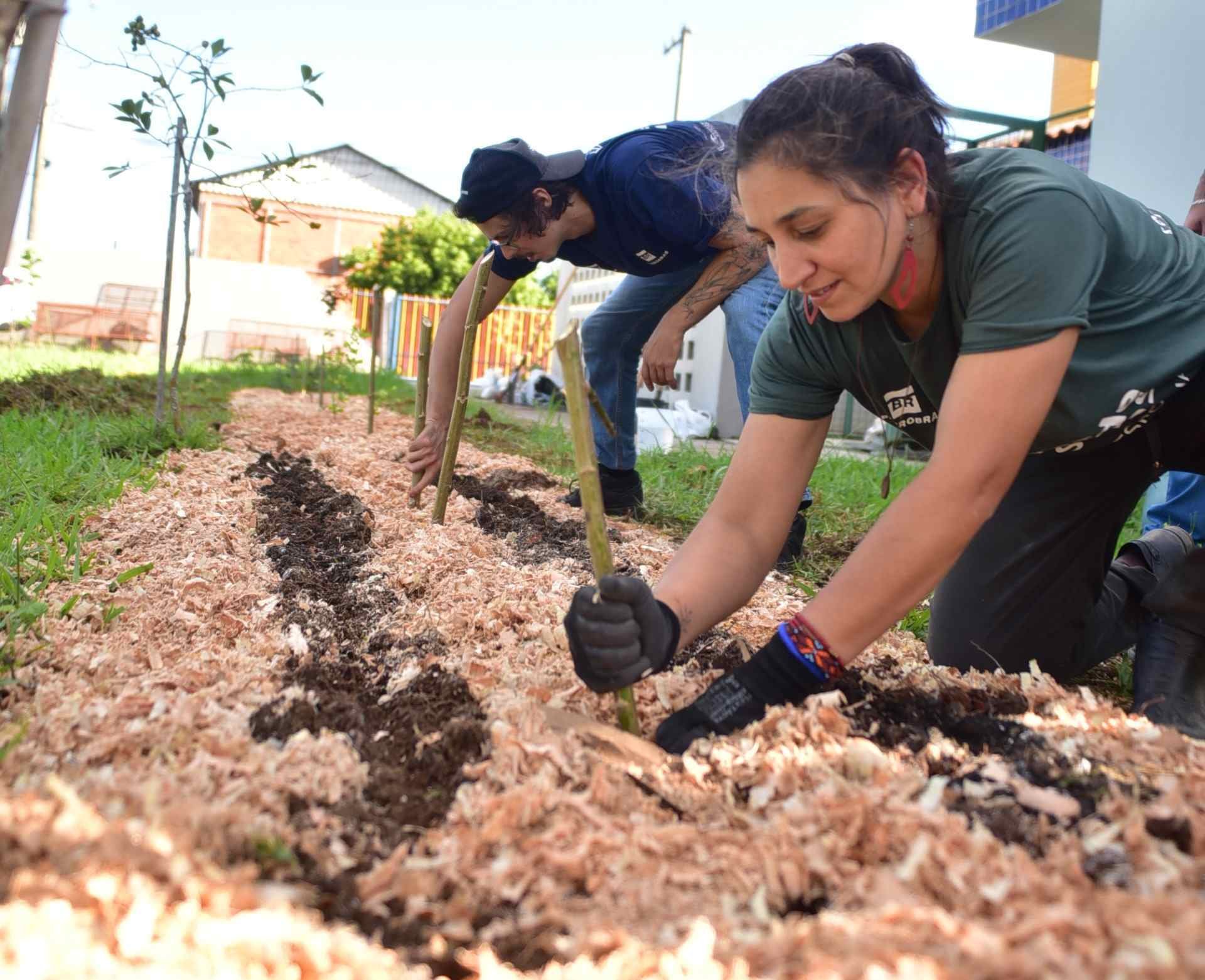 Facilitadores ambientais do VerdeSinos participam do Apae Portas Abertas em Sapucaia