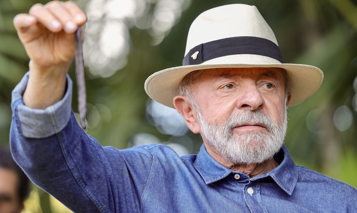 Datafolha: Lula lidera em cen&aacute;rio de 1&ordm; turno com 10 pontos de vantagem contra Fl&aacute;vio Bolsonaro