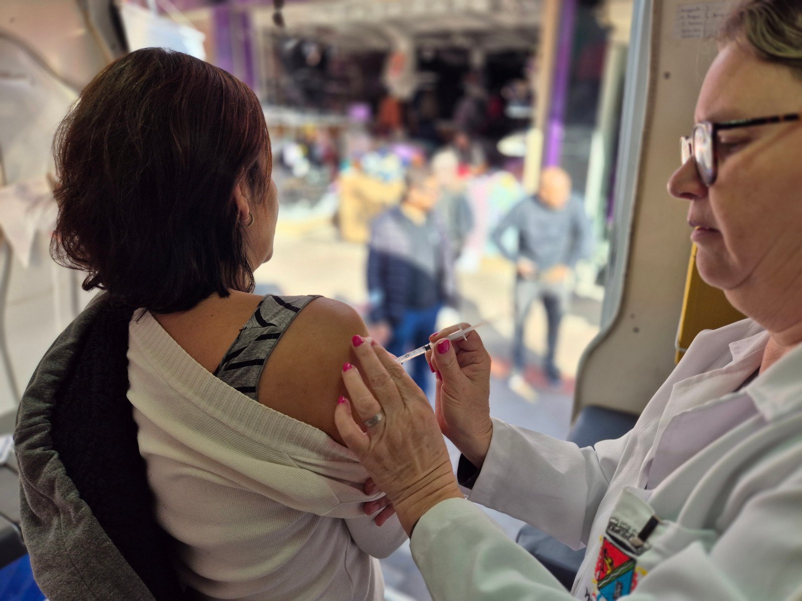 Unidade m&oacute;vel oferece vacina contra a gripe para grupos priorit&aacute;rios neste s&aacute;bado