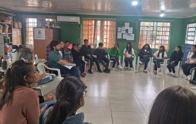 Alunos do ensino médio em Canela recebem palestra sobre papel do Cras na comunidade