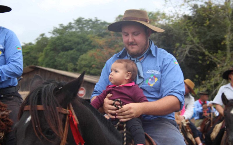 Maria Eduarda Griebler com o pai Eduardo Griebler