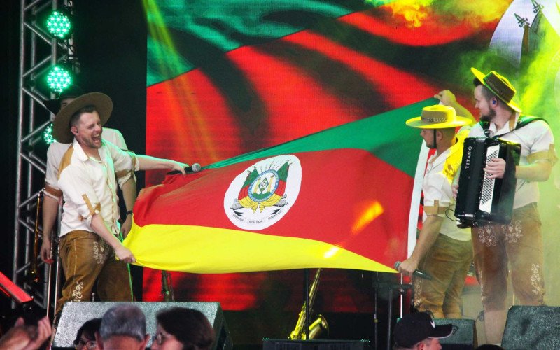 Banda 0800 mesclou tradições durante a Festa do Aipim