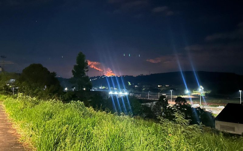 Fogo do Polo Petroquímico de Triunfo foi visto em Novo Hamburgo neste sábado | abc+