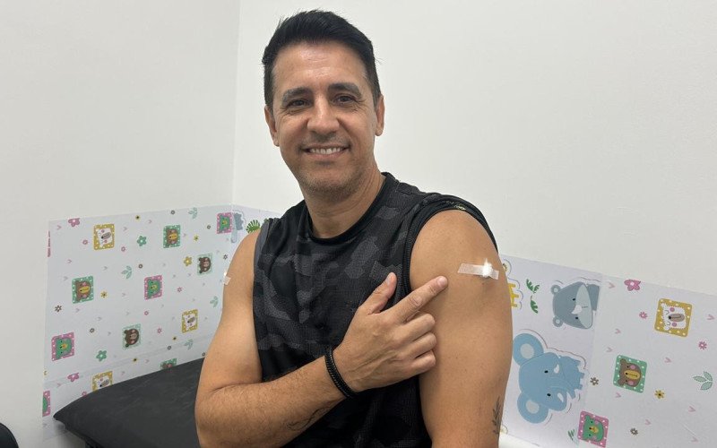 O gerente de RH Harri Marques, de 49 anos, se vacinou neste sábado (25) | abc+