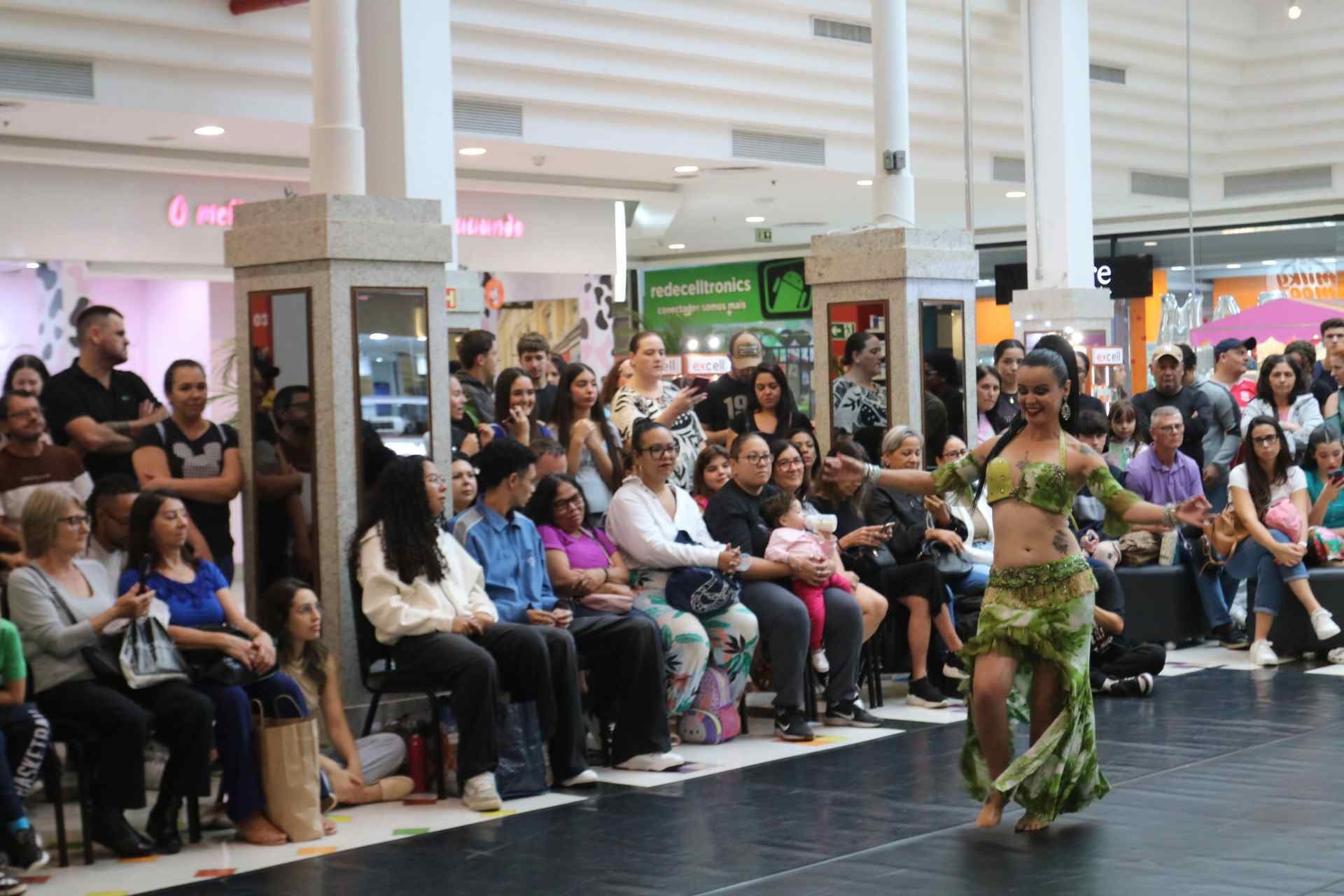 Bal&eacute;, hip-hop e Raqs Sharqi: ritmos e modalidades diferentes se re&uacute;nem no Canoas Shopping