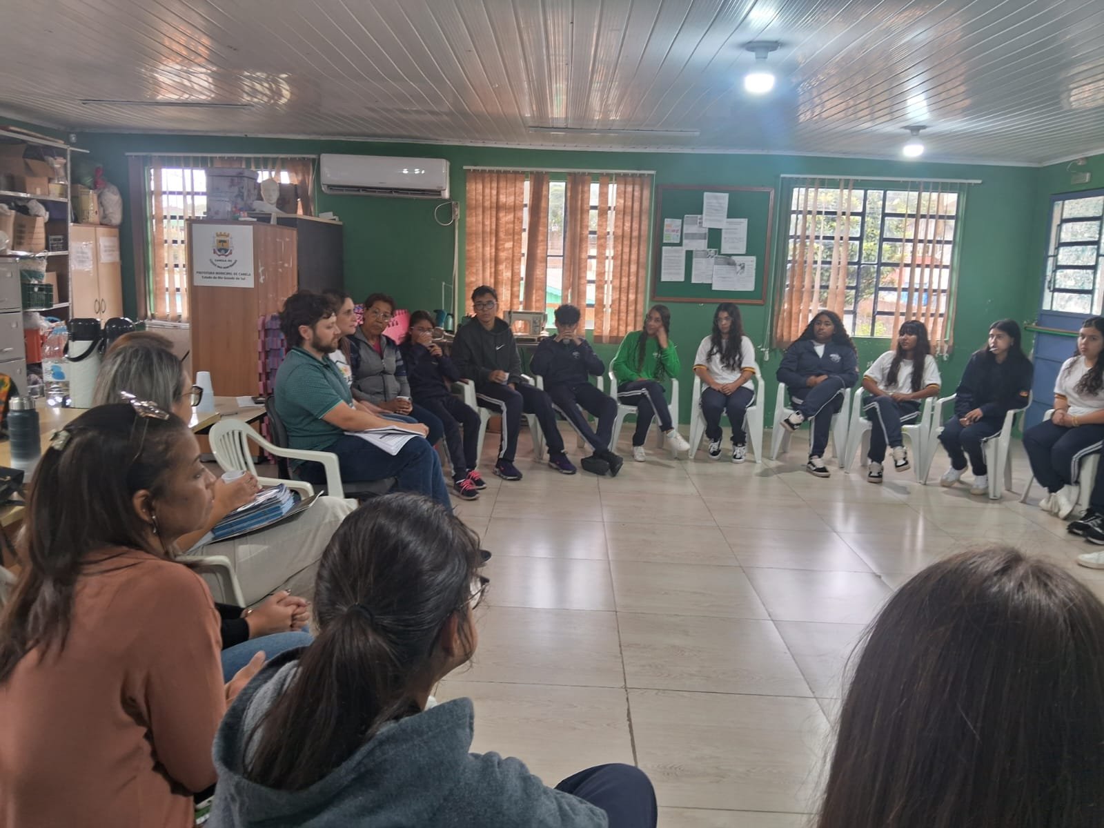 Alunos do ensino m&eacute;dio em Canela recebem palestra sobre papel do Cras na comunidade
