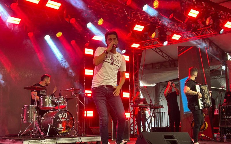 Rogério Magrão e Banda, uma das atrações musicais deste dia 26