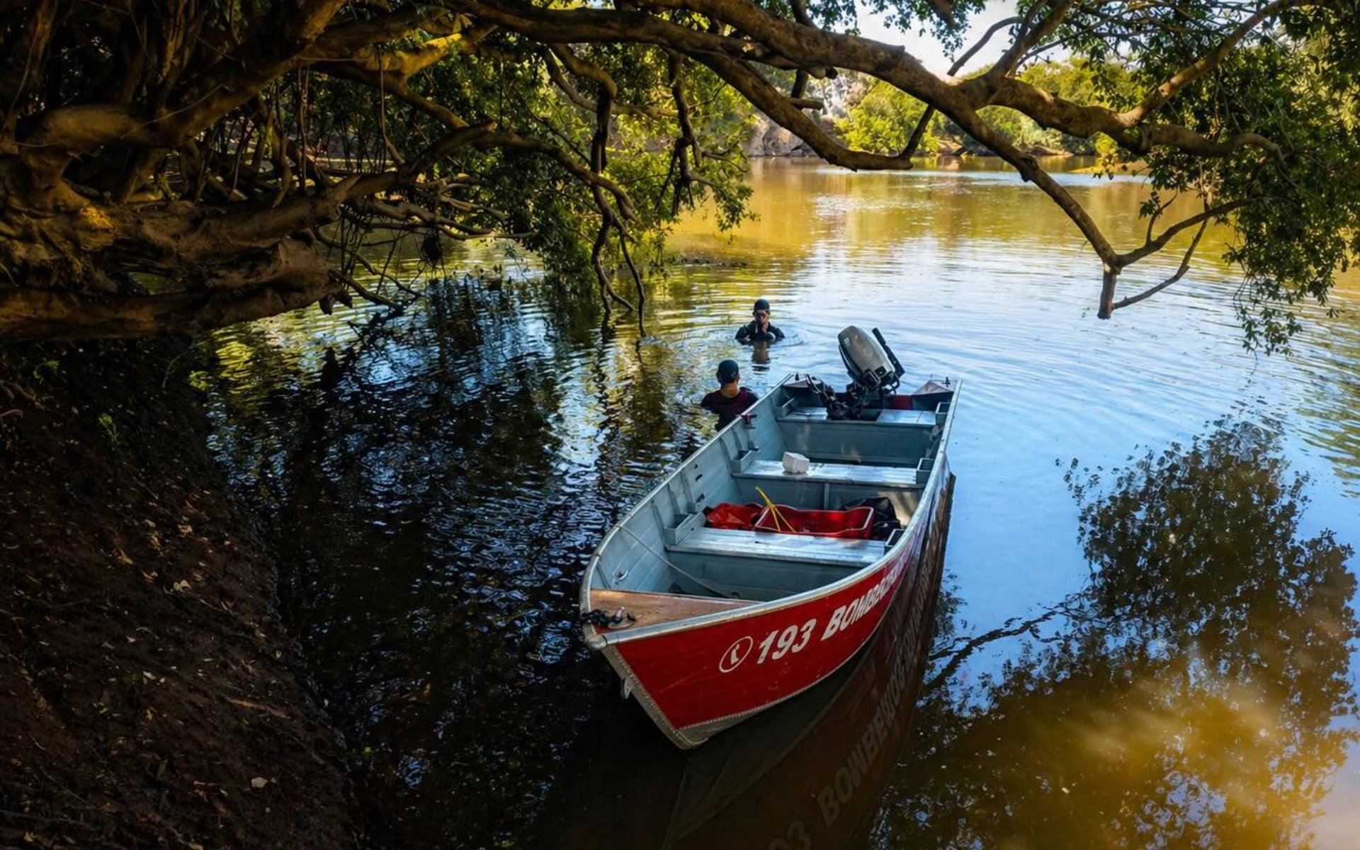 Homem morre ap&oacute;s se afogar no Rio Ca&iacute;