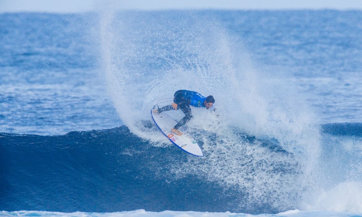 Gabriel Medina e Luana Silva s&atilde;o vice em etapa do Mundial de Surfe