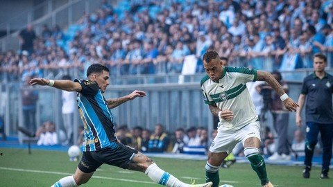 Gr&ecirc;mio vence Coritiba e escapa das &uacute;ltimas posi&ccedil;&otilde;es no Brasileir&atilde;o