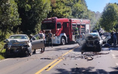 Quatro pessoas ficam feridas em acidente na RS-235, duas em estado grave