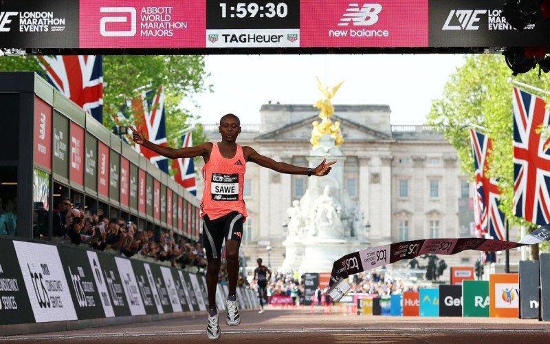 Queniano se torna primeiro atleta a correr maratona abaixo de 2 horas | abc+