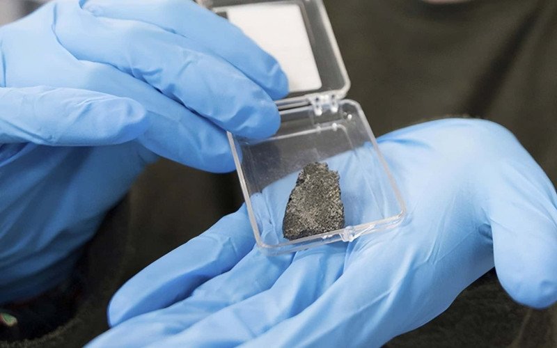 Fragmento de meteorito com origem do planeta Marte | abc+
