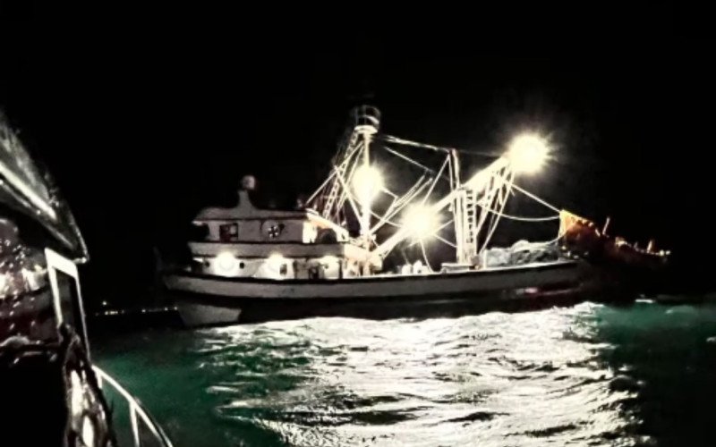 Cabo de aço se rompe e atinge marinheiro em embarcação pesqueira no litoral norte | abc+
