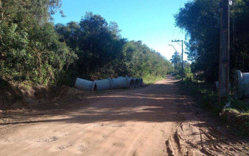 Obras de pavimentação da Estrada do Zoológico, em Sapucaia do Sul