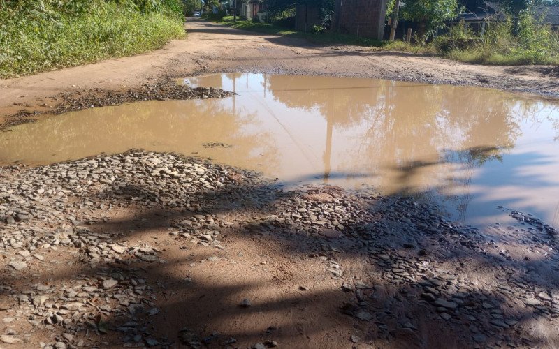 Obras de pavimentação da Estrada do Zoológico, em Sapucaia do Sul
