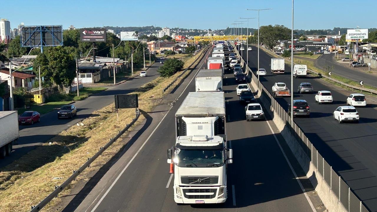 BR-116: Obras provocam mais de 3 km de lentid&atilde;o no Vale do Sinos