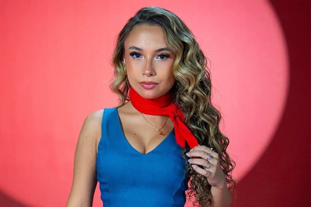 Luiza Barbosa apresenta &ldquo;Ai, Meu Amor&rdquo; em nova fase marcada pela mistura de ritmos