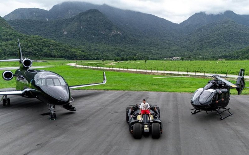 Avião, helicóptero e carro de Neymar Jr. 