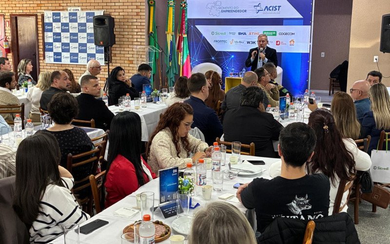 Prefeito Heliomar palestrou em evento da Acist-SL