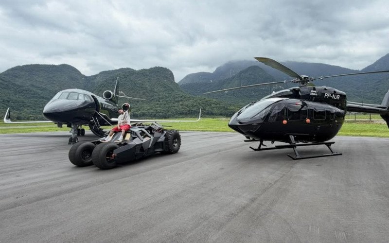 Avião, helicóptero e carro de Neymar Jr. 