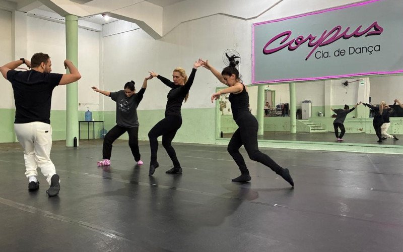 Oficina "Corpo In-Versos: a ação e o ritmo" foi ministrada pelo diretor teatral Marcelo Bulgarelli, no espaço da Corpus Cia de Dança