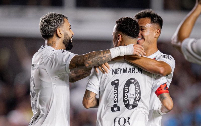 Estreia de Neymar na temporada foi contra o Velo Clube; equipe já estava reforçada e bateu o adversário por 6 a 0