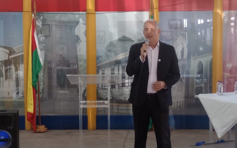 Carlos Jesus Anghinoni Correa na visita ao IFSul
